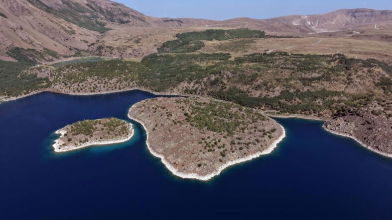 bitlisteki-nemrut-kalderasi-milli-park-ilan-edildi.jpg