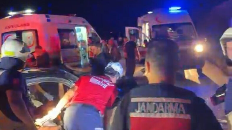 bursada-feci-kaza-anne-ve-kizi-oldu-5-yarali.jpg