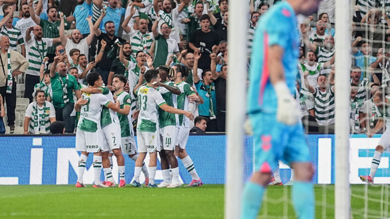 bursaspor-sezona-2de-2yle-girdi-kelechi-iheanacho-gollerine-devam-ediyor.jpg