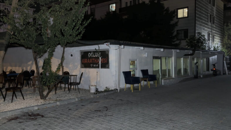 buyukcekmecede-motosikletli-sahislar-kiraathaneye-ates-acti.jpg