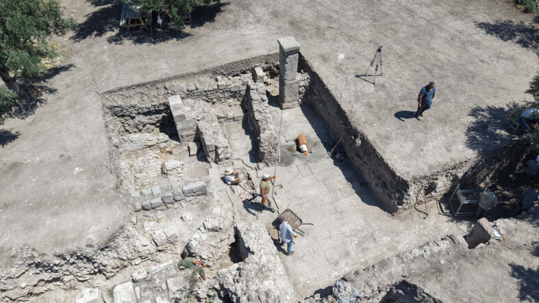 canakkalede-tarihi-hamamda-kazi-heyecani-gizli-bolumler-gun-yuzune-cikariliyor.jpg