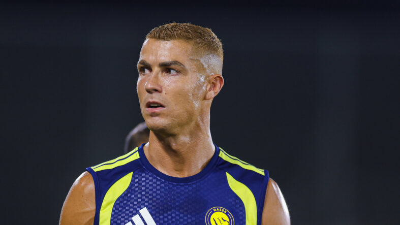 cristiano-ronaldo-imaj-degistirdi-ve-saclarini-boyatti.jpg