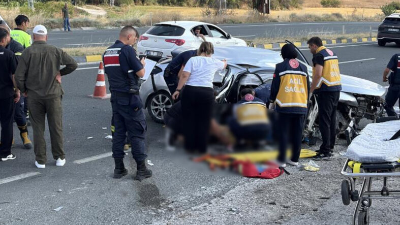 d100-karayolunda-katliam-gibi-trafik-kazasi-2-olu-4-yarali.jpg