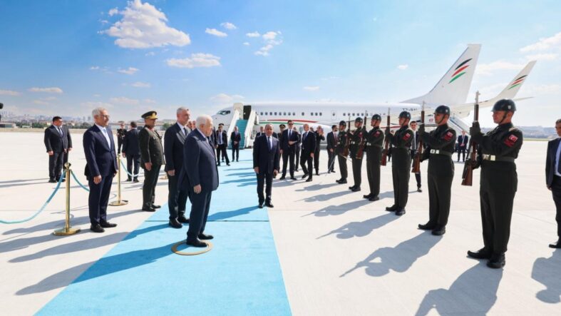 filistin-devlet-baskani-abbas-ankaraya-geldi.jpg