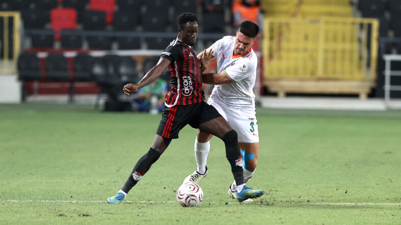 gaziantep-fk-ile-alanyasporun-duellosunda-kazanan-yok.jpg