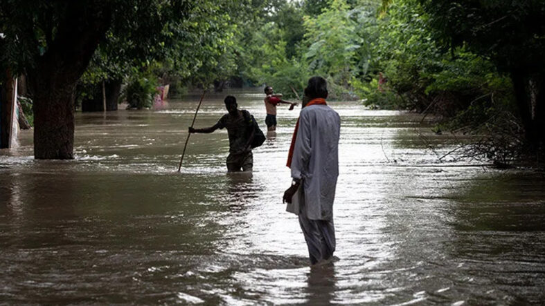 Hindistan’da muson yağmurları 164 can aldı