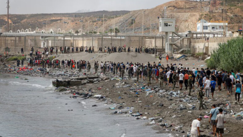 ingilterede-ceuta-panigi-binlerce-gocmen-yola-mi-cikacak.jpg