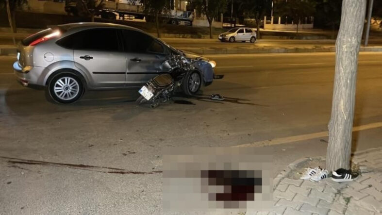 karamanda-motosiklet-otomobile-ok-gibi-saplandi-1-olu-1-agir-yarali.jpg