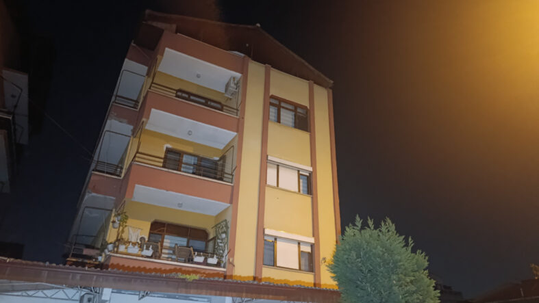 kocaelide-kolonlarindan-ses-gelen-bina-bosaltildi.jpg