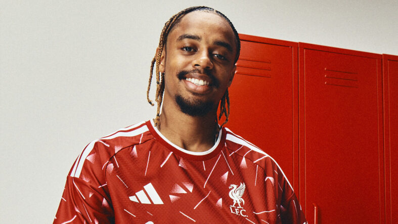 liverpool-bradley-barcola-transferini-resmen-duyurdu-psg-servet-kazandi.jpg