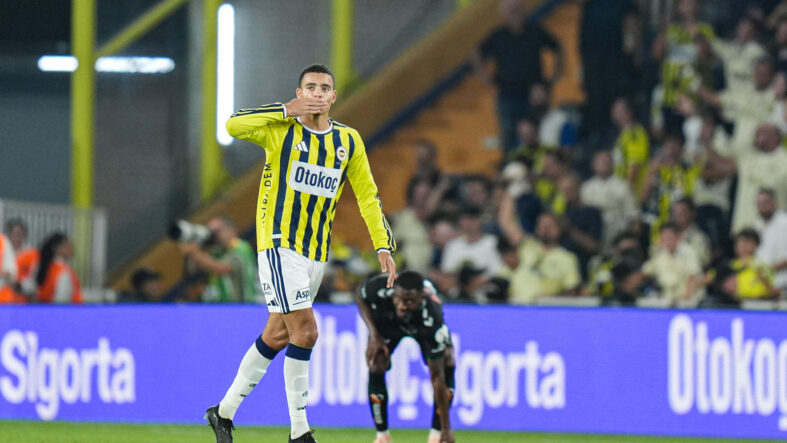 mason-greenwood-antrenmanlarda-surekli-iletisim-halindeyiz-birbirimize-duydugumuz-guven-cok-fazla.jpg
