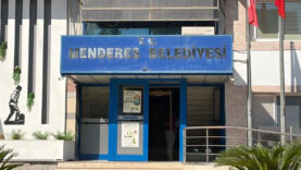 menderes-belediye-baskani-ilkay-cicek-tutuklandi.jpg