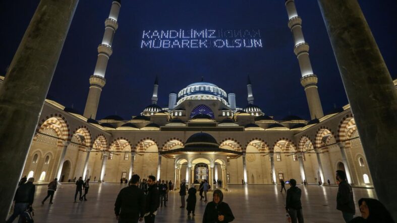 mevlid-kandili-bugun-idrak-edilecek.jpg