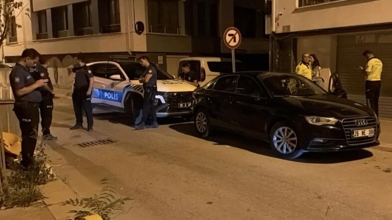 polisten-kacti-aracini-birakip-kayiplara-karisti-210-bin-lira-ceza.jpg
