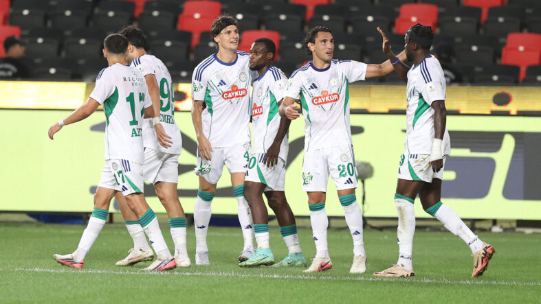 rizespor-gaziantepten-3-puanla-donuyor.jpg