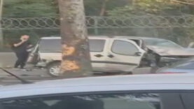 sariyerde-kontrolden-cikan-arac-3-otomobile-carpti-2-yarali.jpg