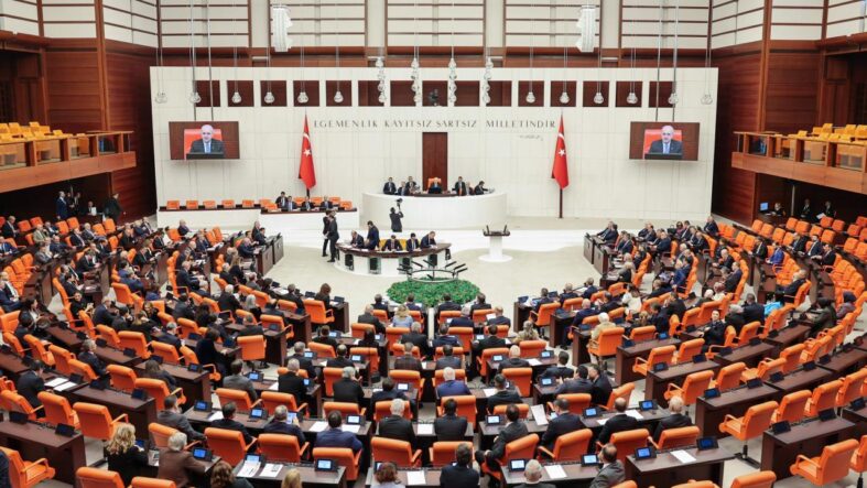sehit-aileleri-ve-gazilerin-haklarina-yonelik-duzenleme-genel-kurulda.jpg