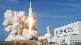 spacex-roketi-havada-yakalama-planini-erteledi.jpg