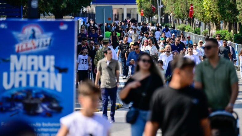 teknofest-mavi-vatanda-ziyaretci-yogunlugu.jpg