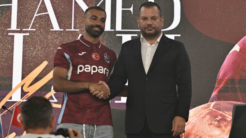 trabzonsporun-yeni-transferi-mohamed-salah-yaklasik-30-bin-taraftar-onunde-imza-atti.jpg