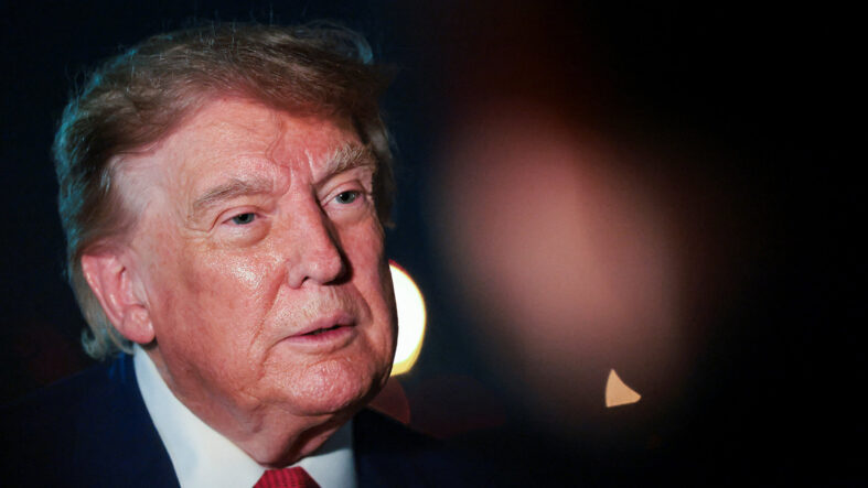 trump-bir-ulkeyi-daha-hedefe-koydu-acik-acik-tehdit-etti-fena-halde-bombalarim.jpg