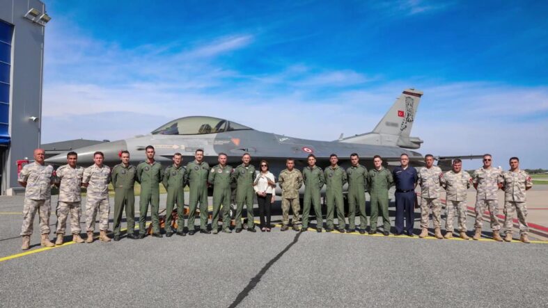 turk-f16lari-nato-gelistirilmis-hava-polisligi-blok72-nobetini-devraldi.jpg