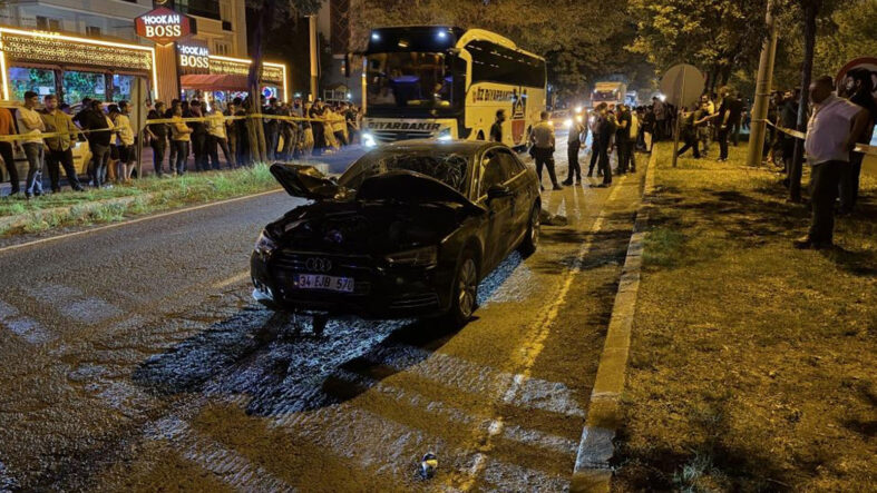 yolun-karsisina-gecerken-otomobilin-carptigi-kadin-oldu.jpg