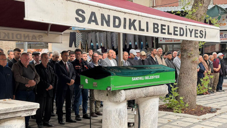 30-yilda-19-kez-aday-oldu-hic-kazanamadi-sandiklinin-simge-ismi-hayatini-kaybetti.jpg