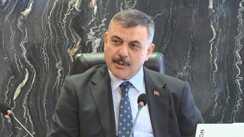 bakan-ciftciden-suruculere-emniyet-kemeri-cagrisi.jpg
