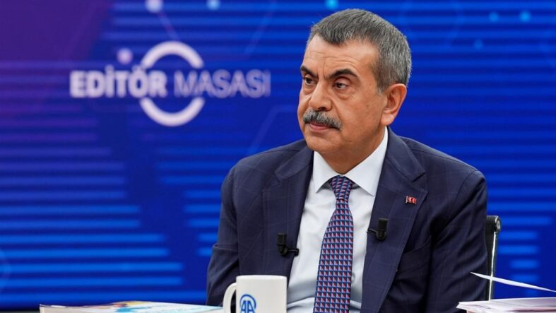 bakan-tekin-pisa-basarimiz-dunyada-gundem.jpg