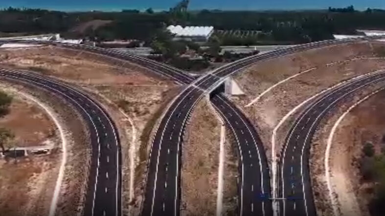 bakan-uraloglu-acikladi-25-saatlik-yol-18-dakikaya-inecek.jpg