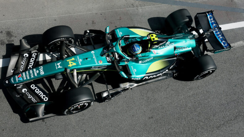 bakude-yarisan-aston-martin-f1-araclari-her-f2-aracindan-da-daha-yavasti.jpg