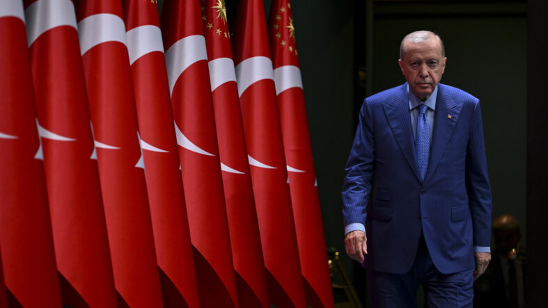 bestepede-fon-toplantisi-erdogan-ekonomi-kurmaylariyla-bir-araya-geldi.jpg