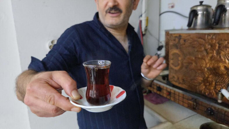 cayin-lezzet-sirri-ortaya-cikti-caycilar-yillardir-boyle-demliyor.jpg