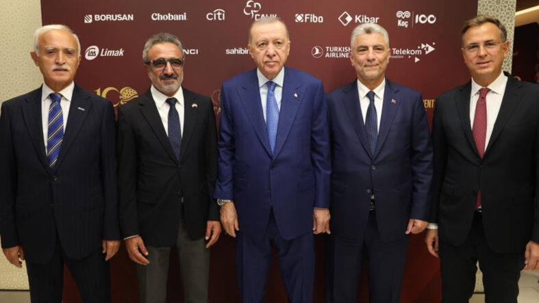 cumhurbaskani-erdogan-new-yorkta-is-adamlariyla-bir-araya-geldi.jpg