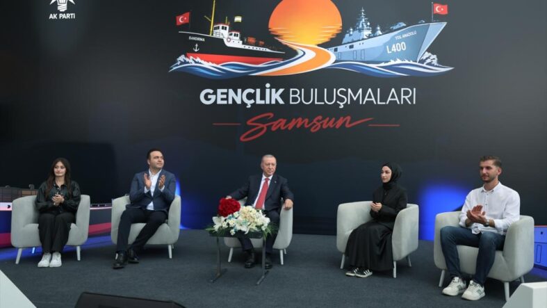cumhurbaskani-erdogan-samsunda-geclerle-bulustu.jpg