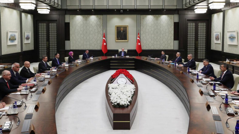 cumhurbaskanligi-kabinesi-toplandi-gundem-fon-sorusturmasi.jpg