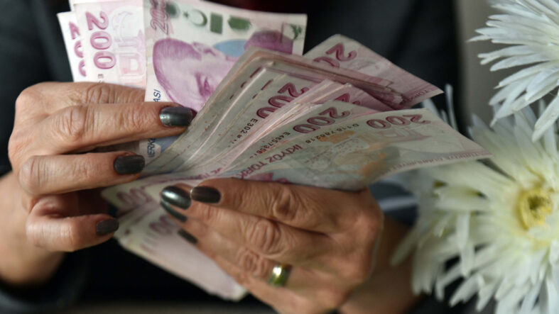 enflasyon-aciklandi-emekli-ve-memur-maasi-icin-yeni-zam-hesabi-geldi.jpg