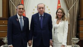 erdogan-abd-temsilciler-meclisi-uyesi-issayi-kabul-etti.jpg