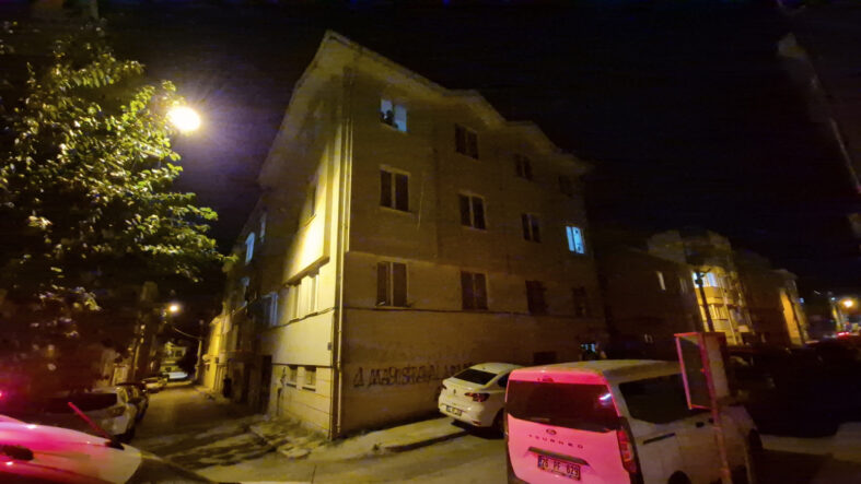 eskisehirde-ikinci-kattan-dusen-kisi-yaralandi.jpg