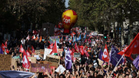 halk-macronu-zorluyor-170-noktada-buyuk-protesto-basladi.jpg