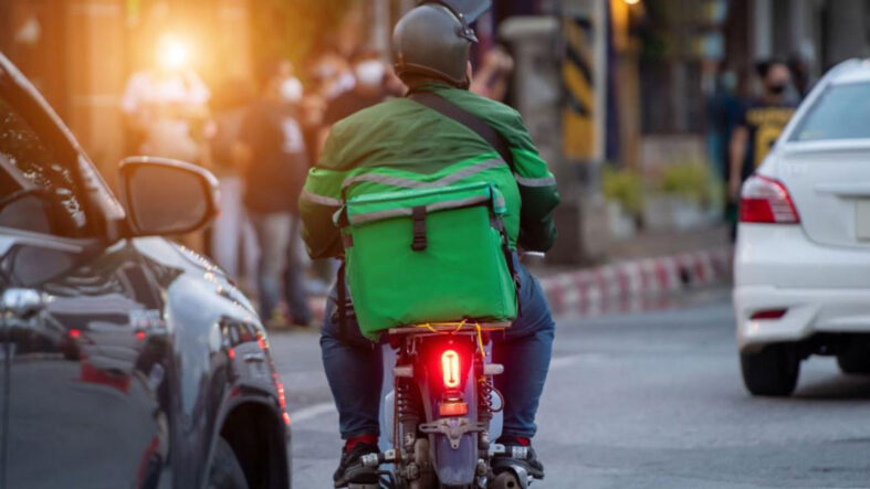 iki-tekerde-kaza-patlamasi-motosiklette-korkutan-tablo.jpg
