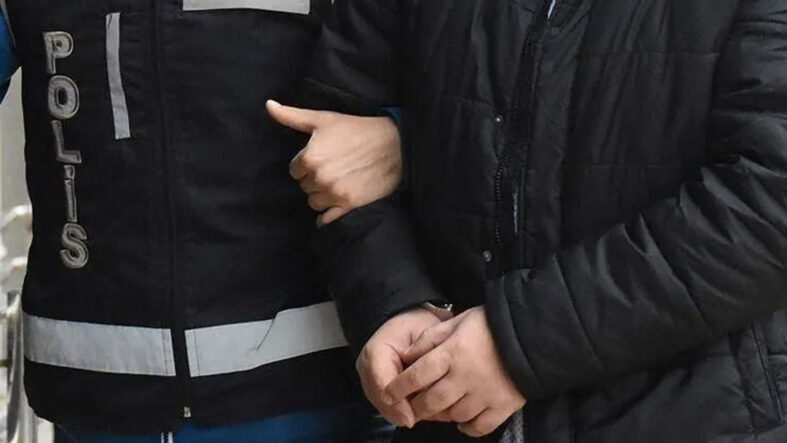 istanbul-ve-ankarada-sahte-saglik-urunu-operasyonu-13-gozalti.jpg