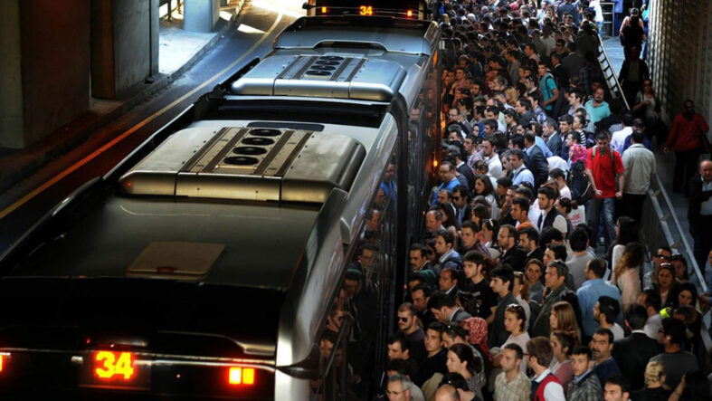 istanbulun-cilesi-metrobus-balik-istifi-yolculuk-biter-mi.jpg