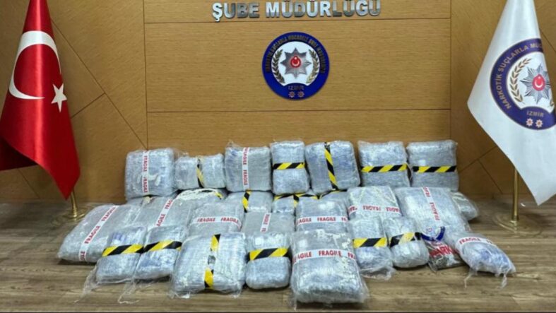 izmirde-bir-evde-80-kilo-463-gram-uyusturucu-ele-gecirildi.jpg