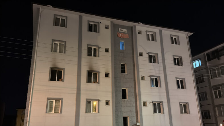 karabukte-apartman-dairesinde-yangin-iki-kisi-etkilendi.jpg
