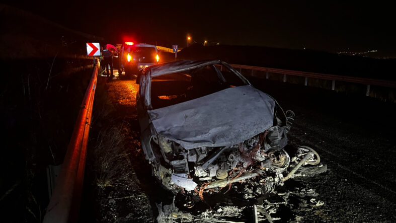 kayseride-otomobil-ile-motosiklet-carpisip-yandi-iki-yarali.jpg