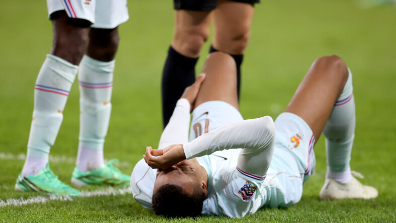 kylian-mbappe-turkiye-macinda-sakatlandi-ve-oyuna-devam-edemedi.jpg