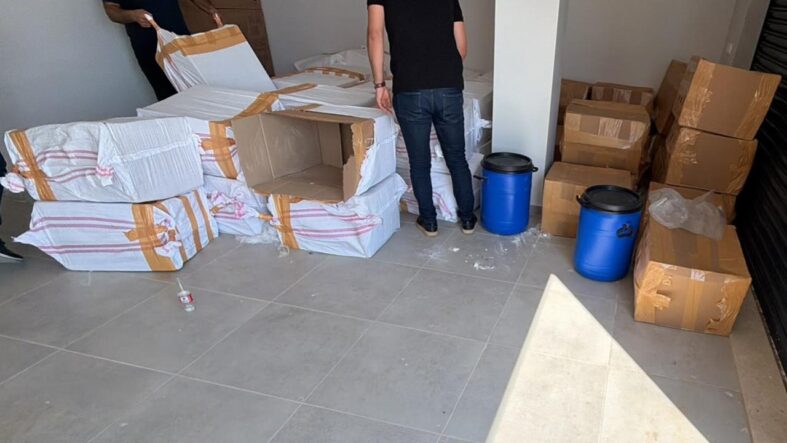 mersinde-bir-depoda-1-ton-250-kilogram-uyusturucu-ele-gecirildi.jpg