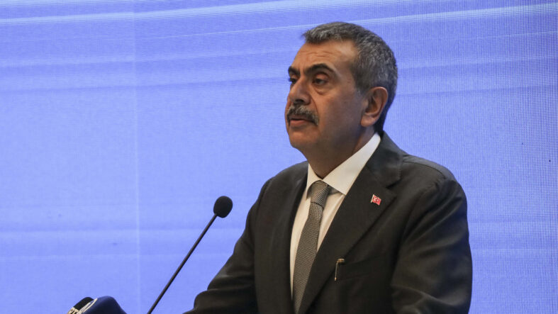 milli-egitim-bakani-tekin-acikladi-ara-tatil-devam-edecek-mi-kalkiyor-mu.jpg
